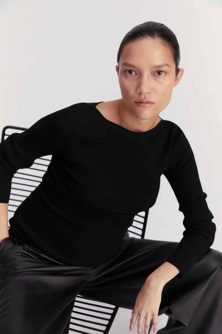 

Мама свитер в рубчик H&M, черный
