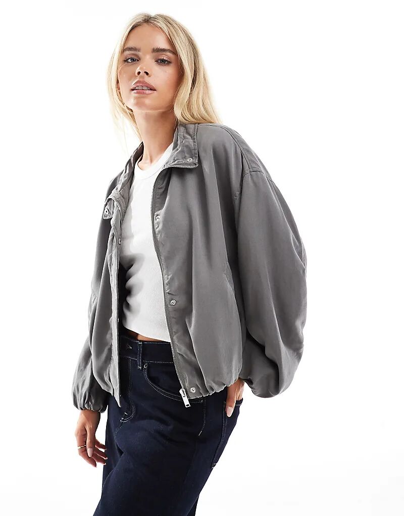 

Пиджак ASOS DESIGN Petite с воронкообразным воротником и сборками, цвет «уголь» Asos Petite