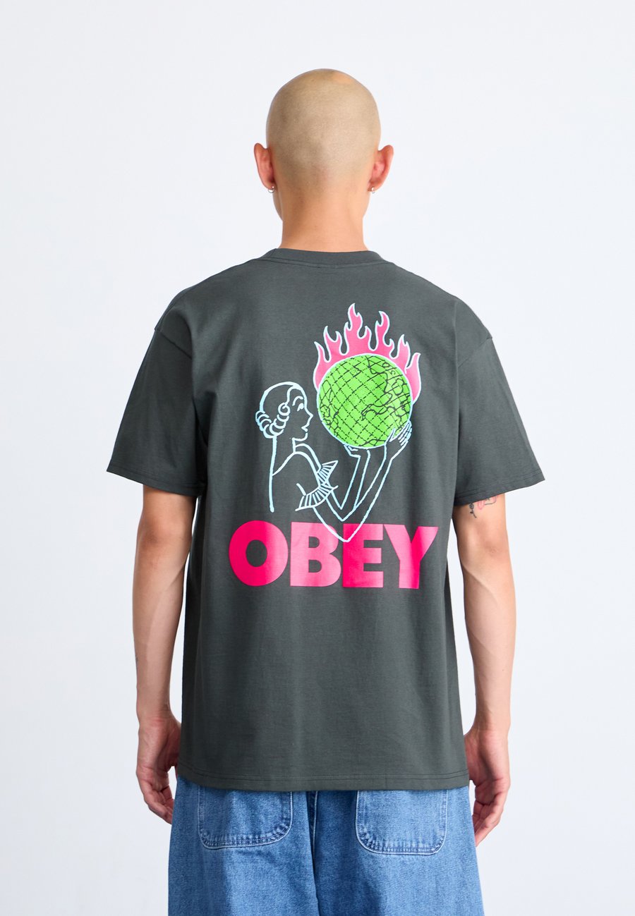

Футболка Obey Clothing WORLD IN FLAMES, Vintage Black/Black, Черный, Футболка Obey Clothing WORLD IN FLAMES, Vintage Black/Black