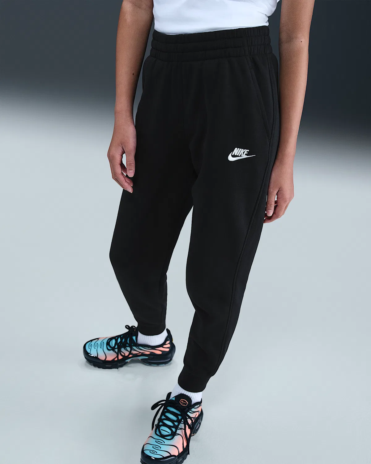 Детский спортивный костюм с капюшоном Nike Sportswear Club Fleece, Black/Black/White/White — фото 4
