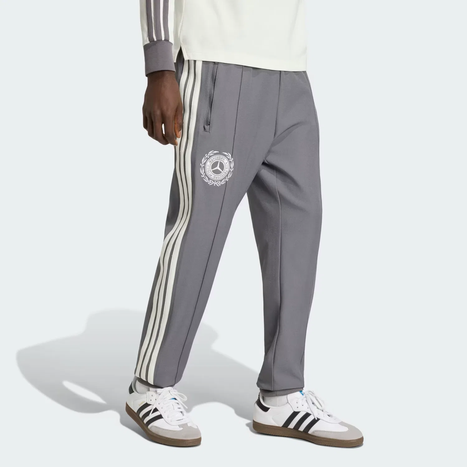 Спортивные штаны MERCEDES AMG Motorsport PETRONAS FORMULA 1 TEAM SILVER ARROWS ICON TRACK для мужчин Adidas, Granite/Ecru — фото 4
