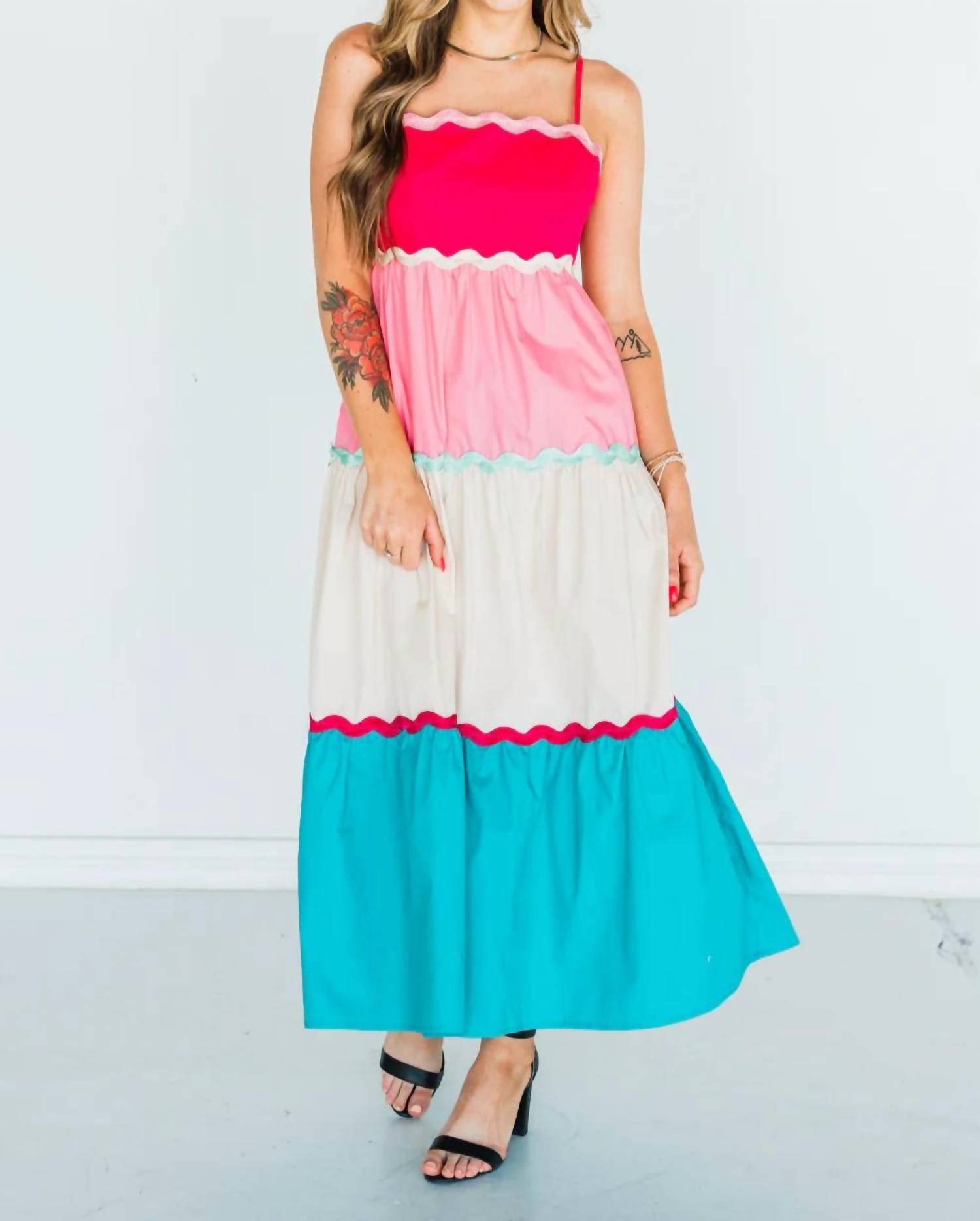 

Платье Барби Sun Lovin' Maxi в цвете Multi Peach Love