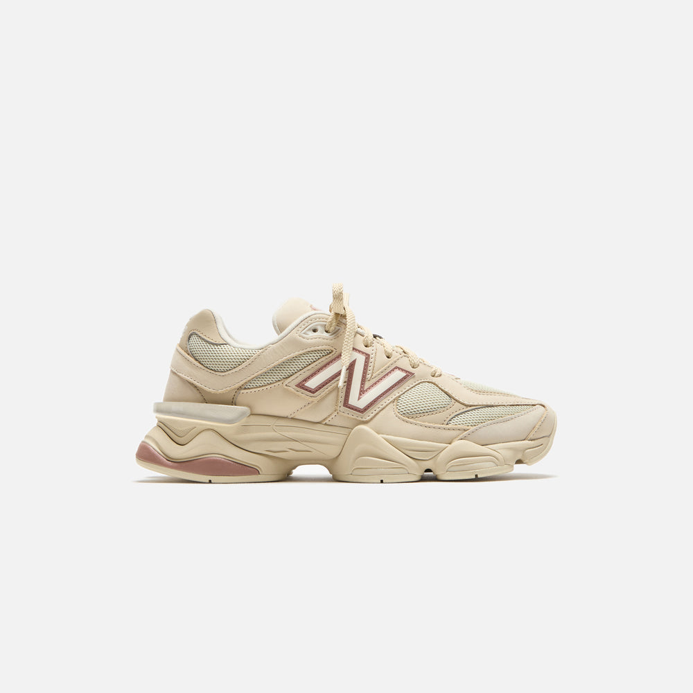 

Кроссовки New Balance 9060, цвет Bone/Sparrow