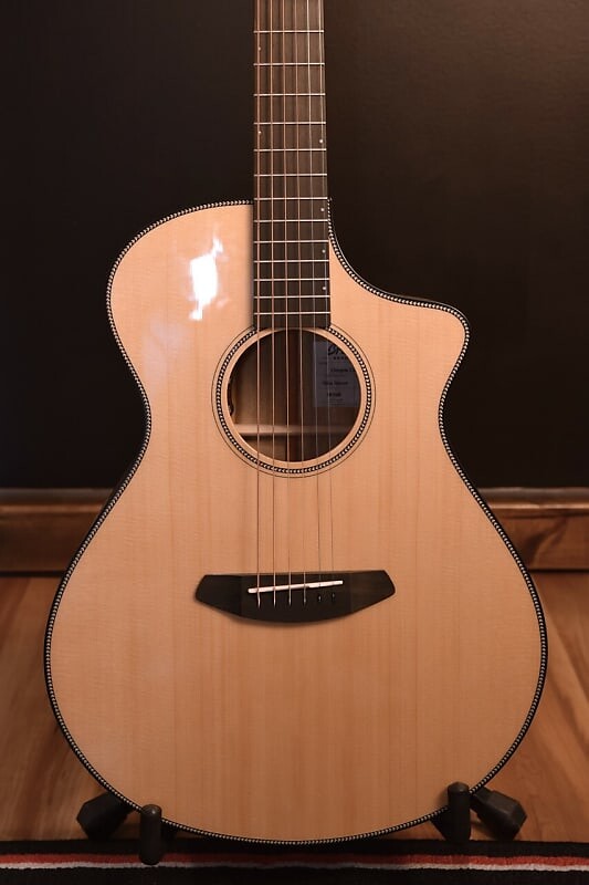 

Акустическая гитара Breedlove Oregon Concert Acoustic Guitar with Sitka Spruce - Myrtlewood