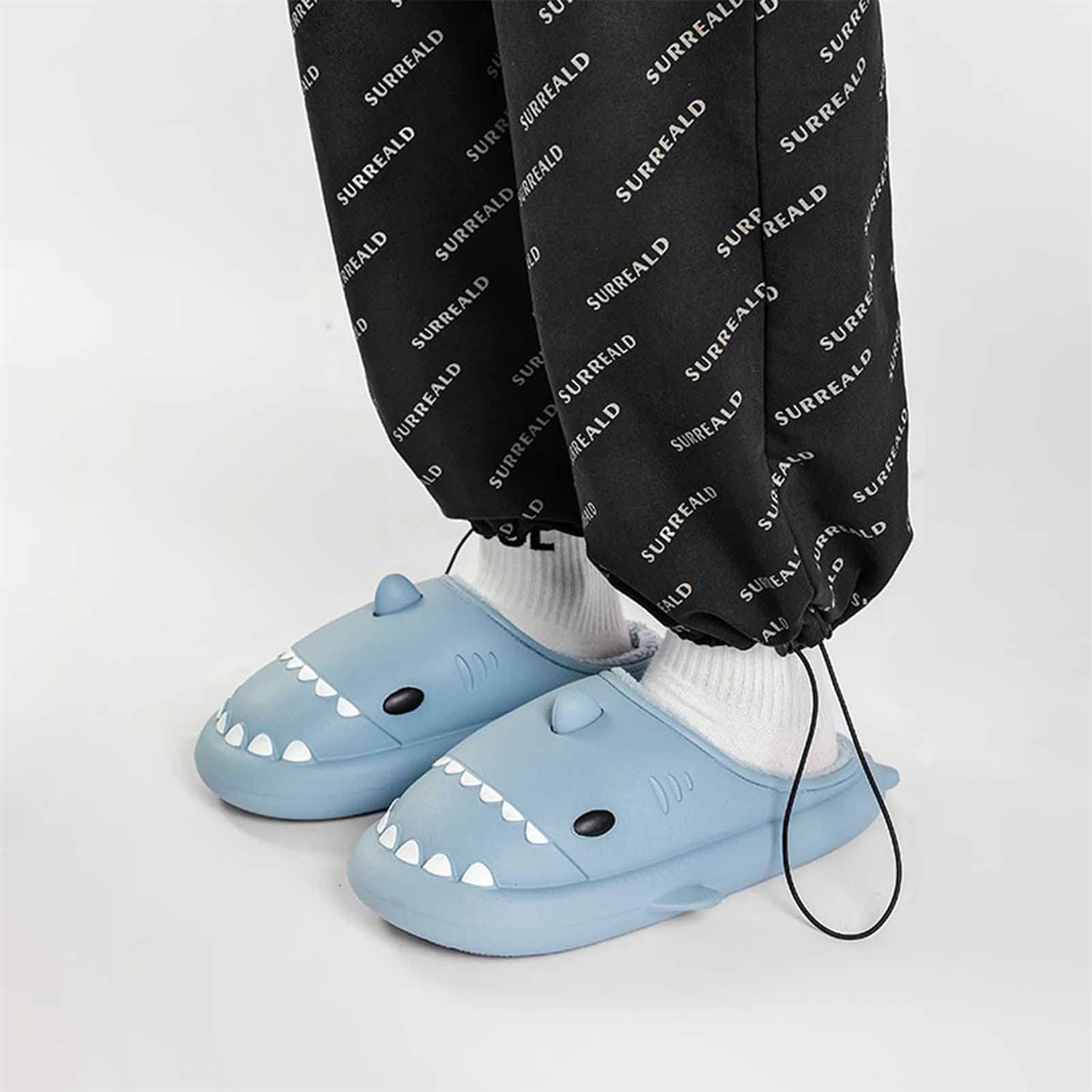 Зимние пушистые тапочки Shark Slides с изображением акулы, зимние тапочки Cloud Slides с акулой для взрослых, нескользящие пушистые тапочки Quroxo, синий — фото 2