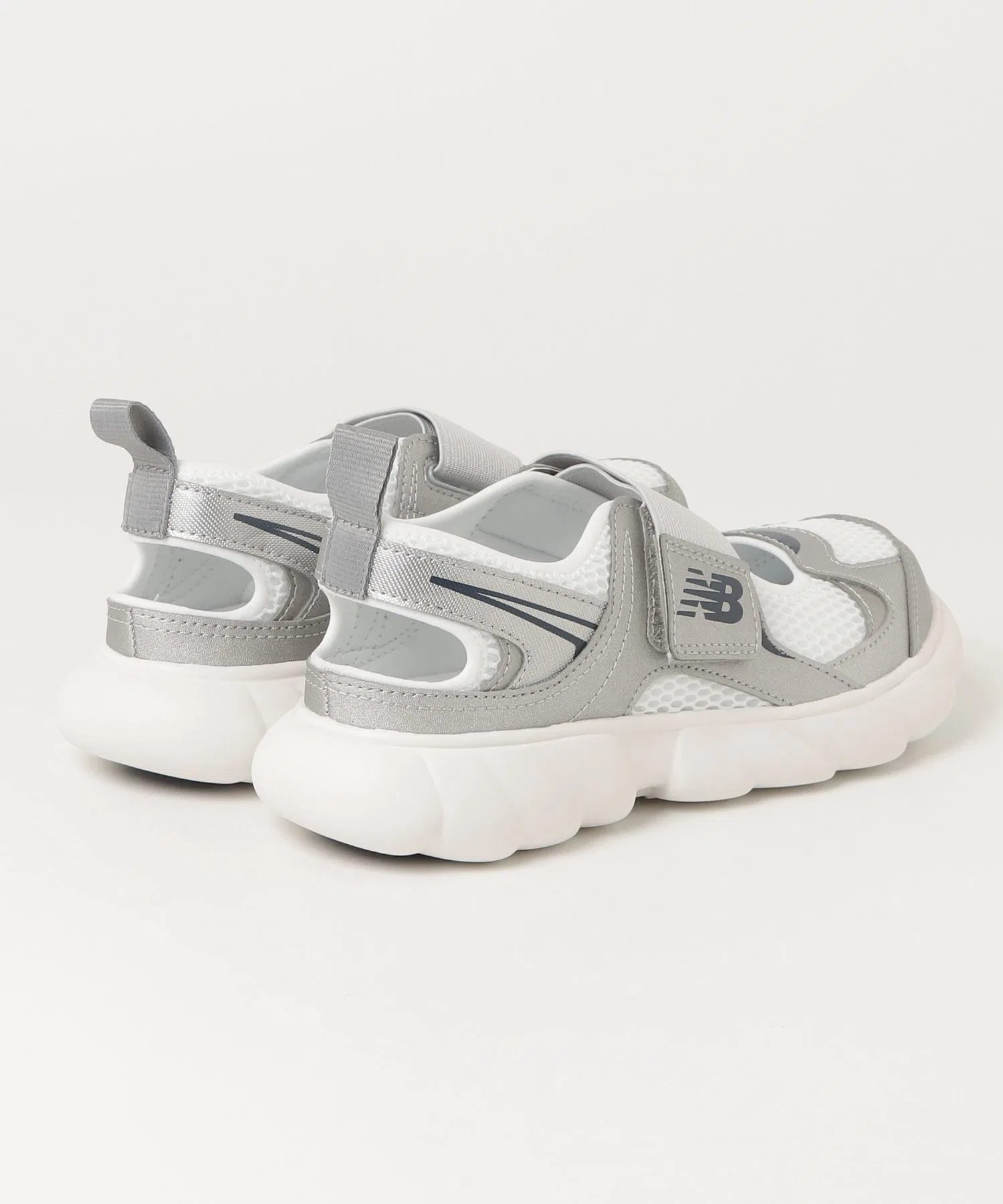 Детские кроссовки New Balance 230 Hook and Loop серебряные — фото 3