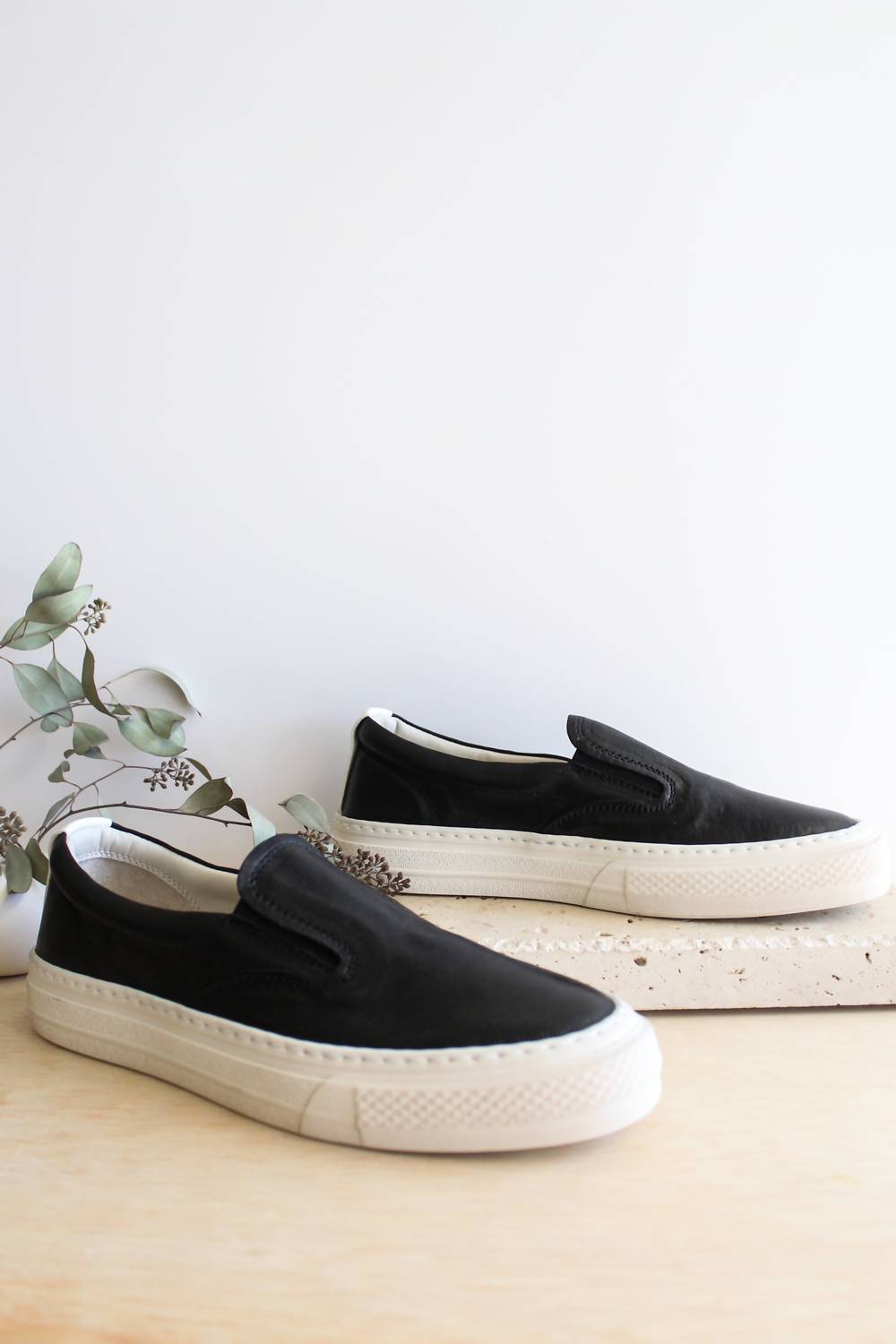 Женские винтажные слипоны Nero Moma Shoes, Nero