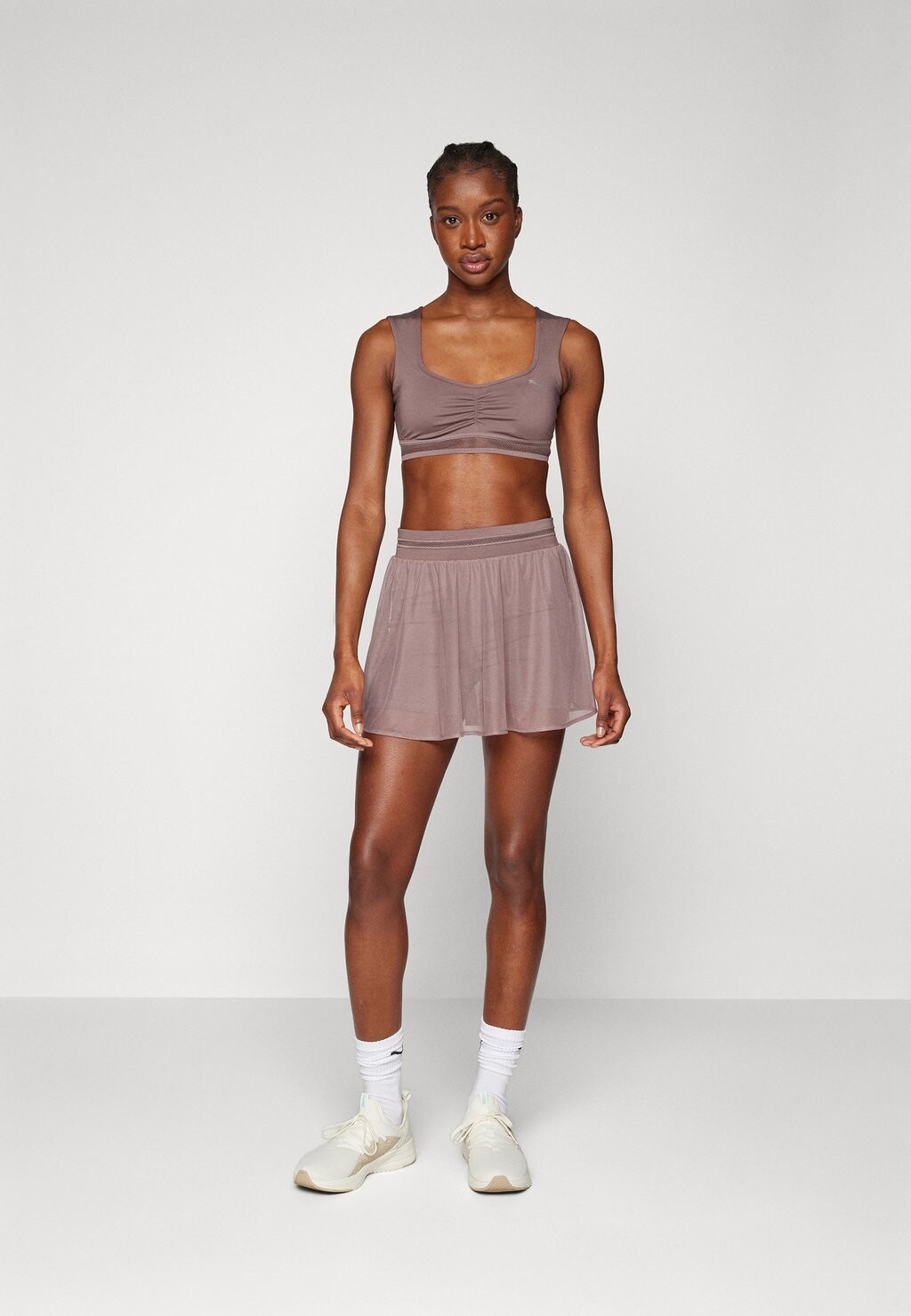 

Спортивный бюстгальтер для умеренных видов спорта Pamela Reif Open Crop Puma, черносливовый