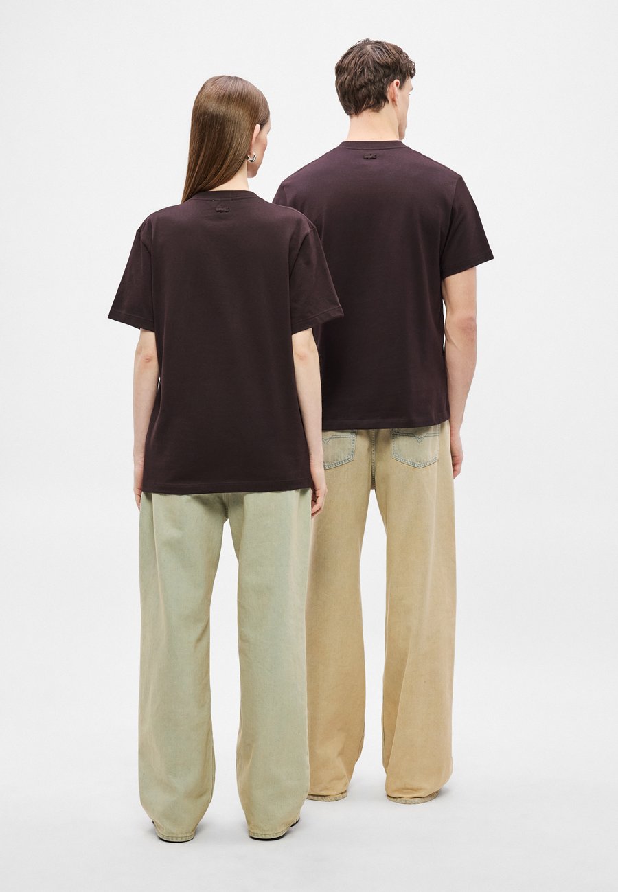 Футболка Lacoste UNISEX Buffle/Brown, Классическая, Коричневая — фото 4