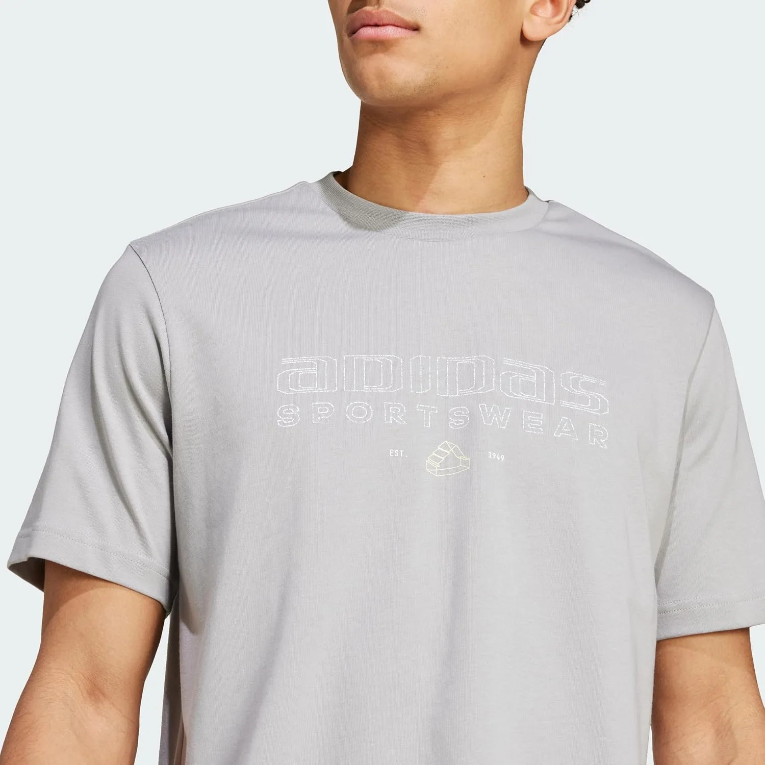 Футболка adidas Tech Linear Graphic Tee — фото 2
