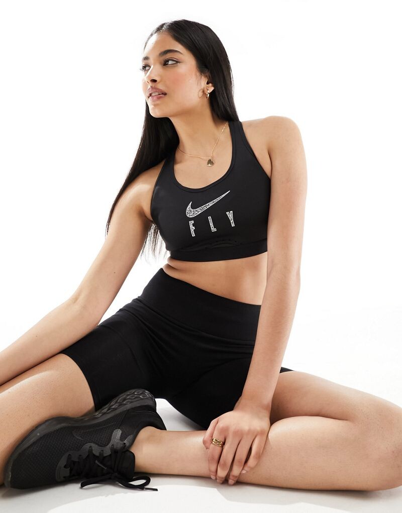 

Черный бюстгальтер Nike Dri-FIT Swoosh