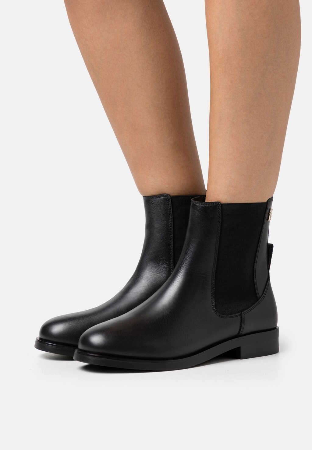 

Ботильоны Tommy Hilfiger ELEVATED ESSENTIAL BOOTIE, черный