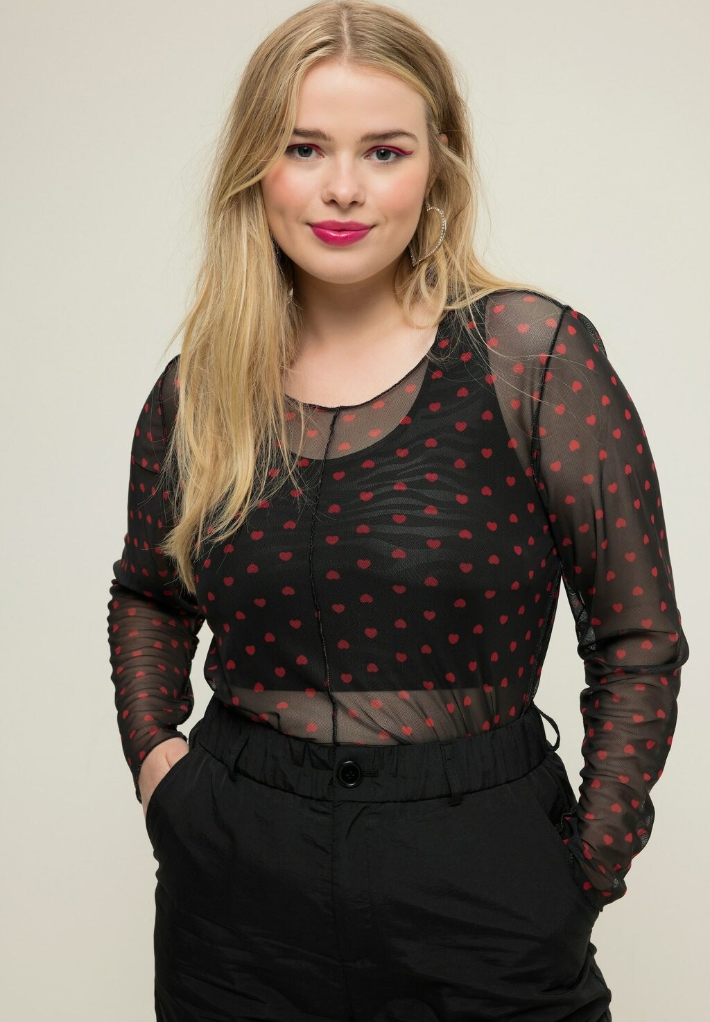 

Блузка LONGSLEEVE HEART-PRINT RUNDHALS Studio Untold, цвет schwarz
