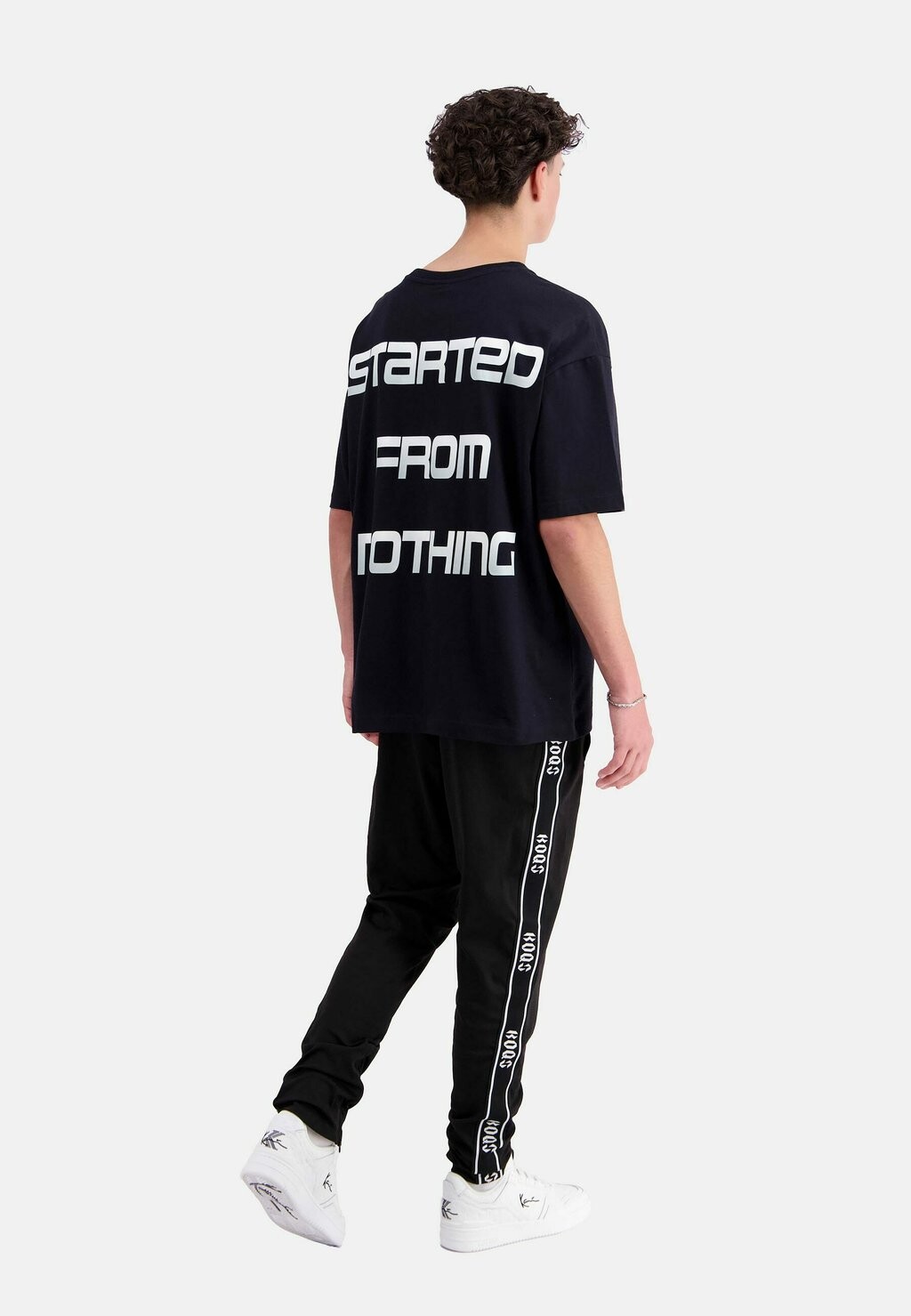 

Футболка с принтом STARTED FROM NOTHING KOQS, черный