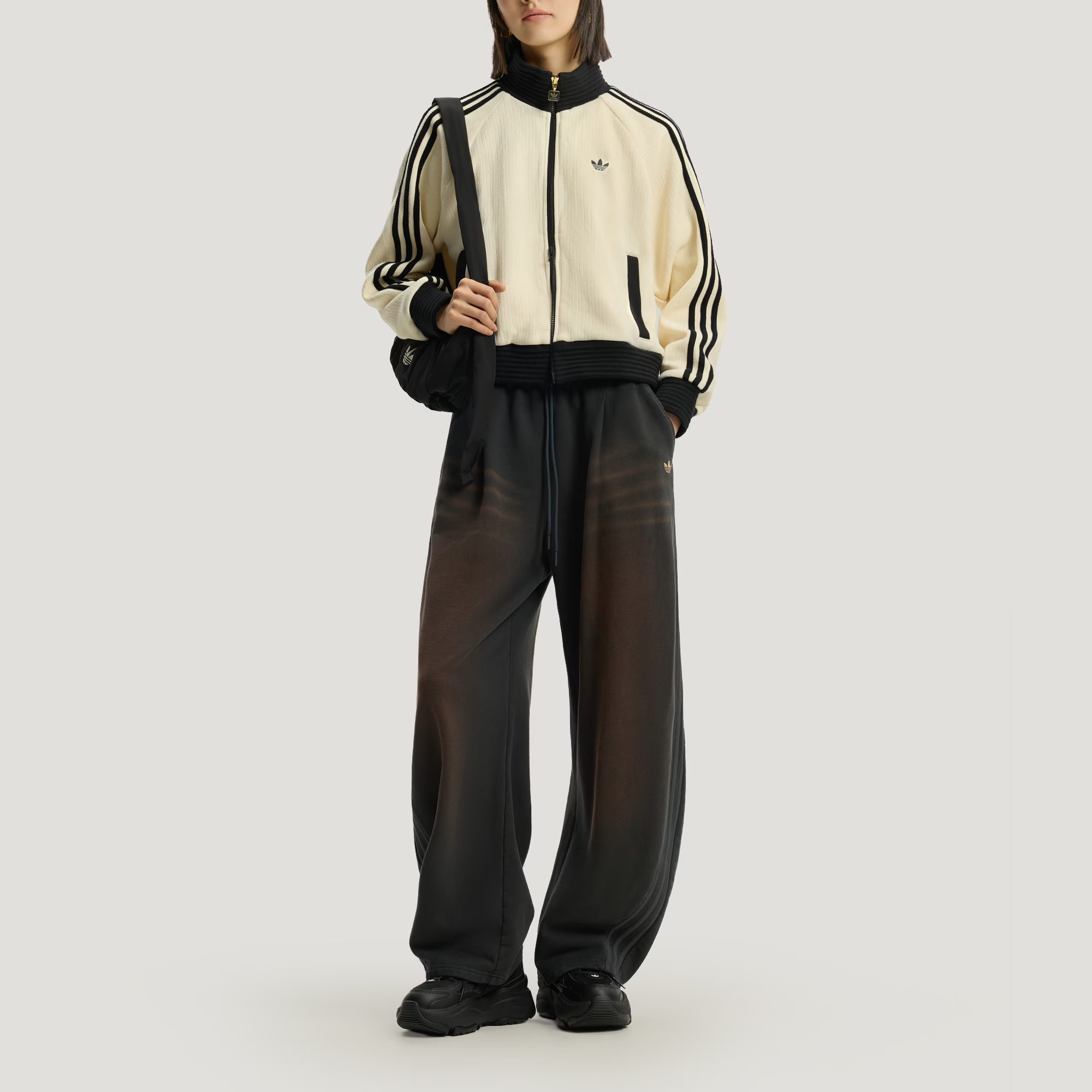 Штаны Casual Pants Women's с изогнутым ножом Adidas Originals, carbon черный — фото 4