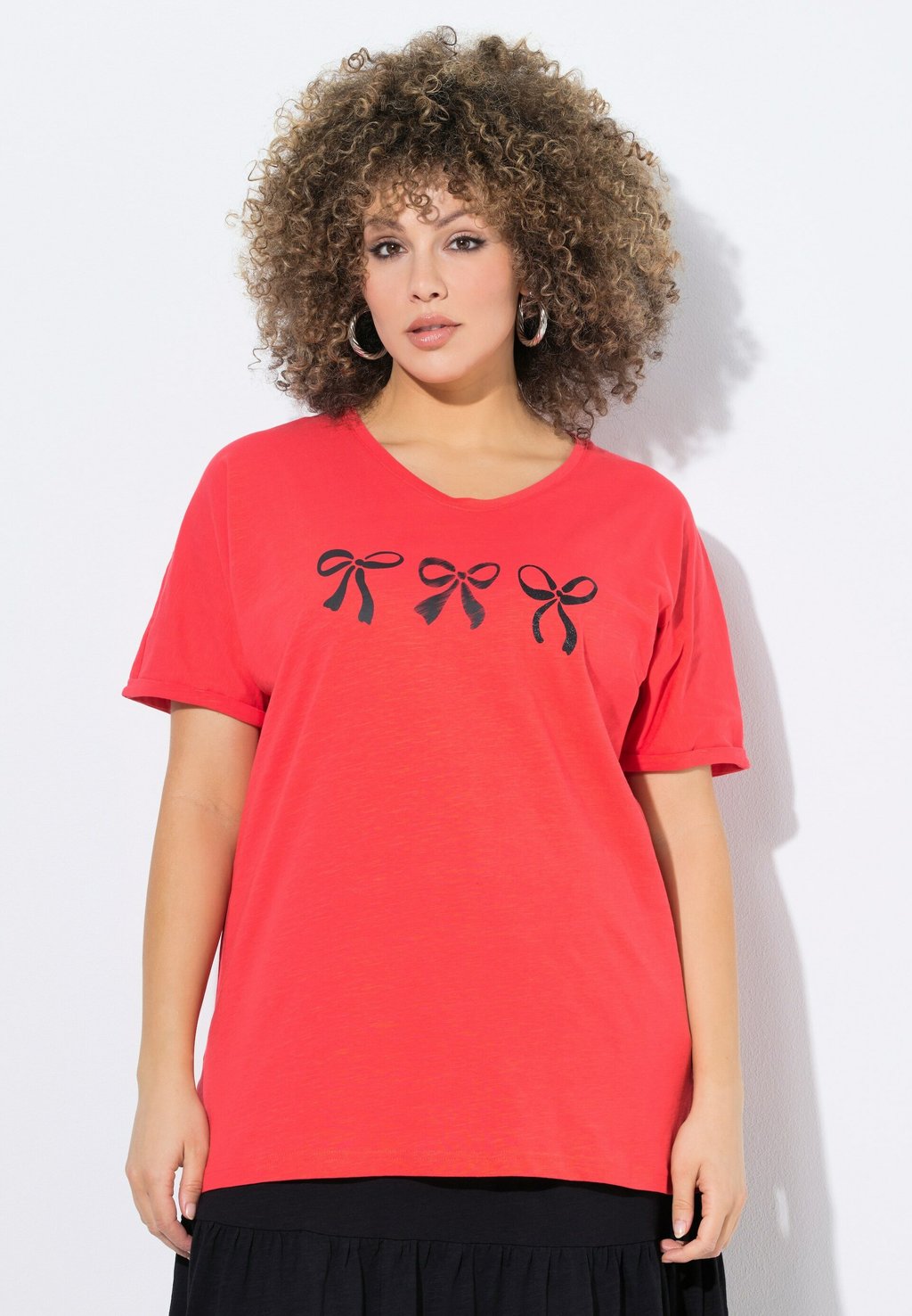 

Футболка с принтом SHORT SLEEVE GRAPHIC Ulla Popken, светло-красный