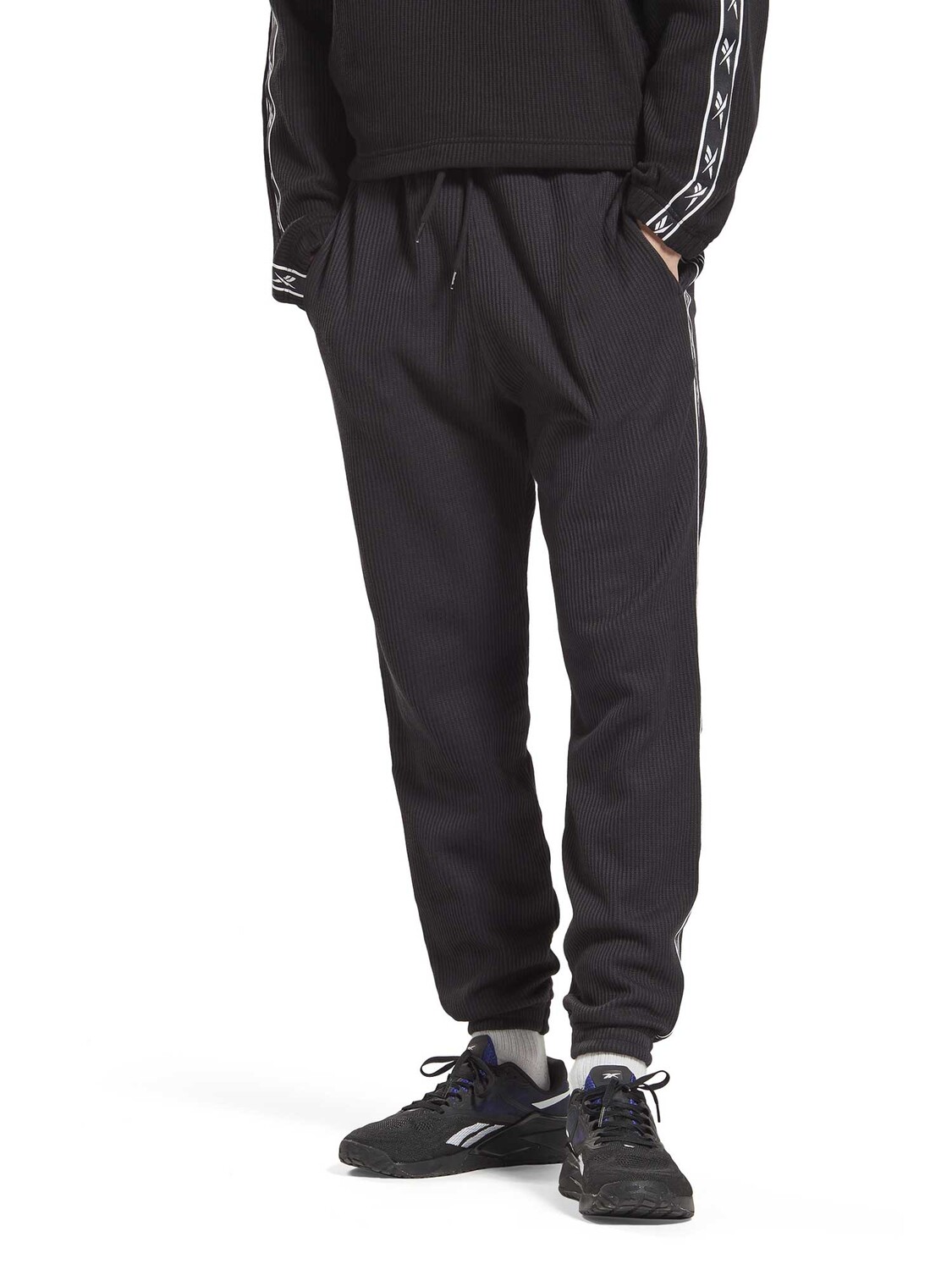 

Спортивные брюки Reebok Identity Vector Tape Waffle, черный