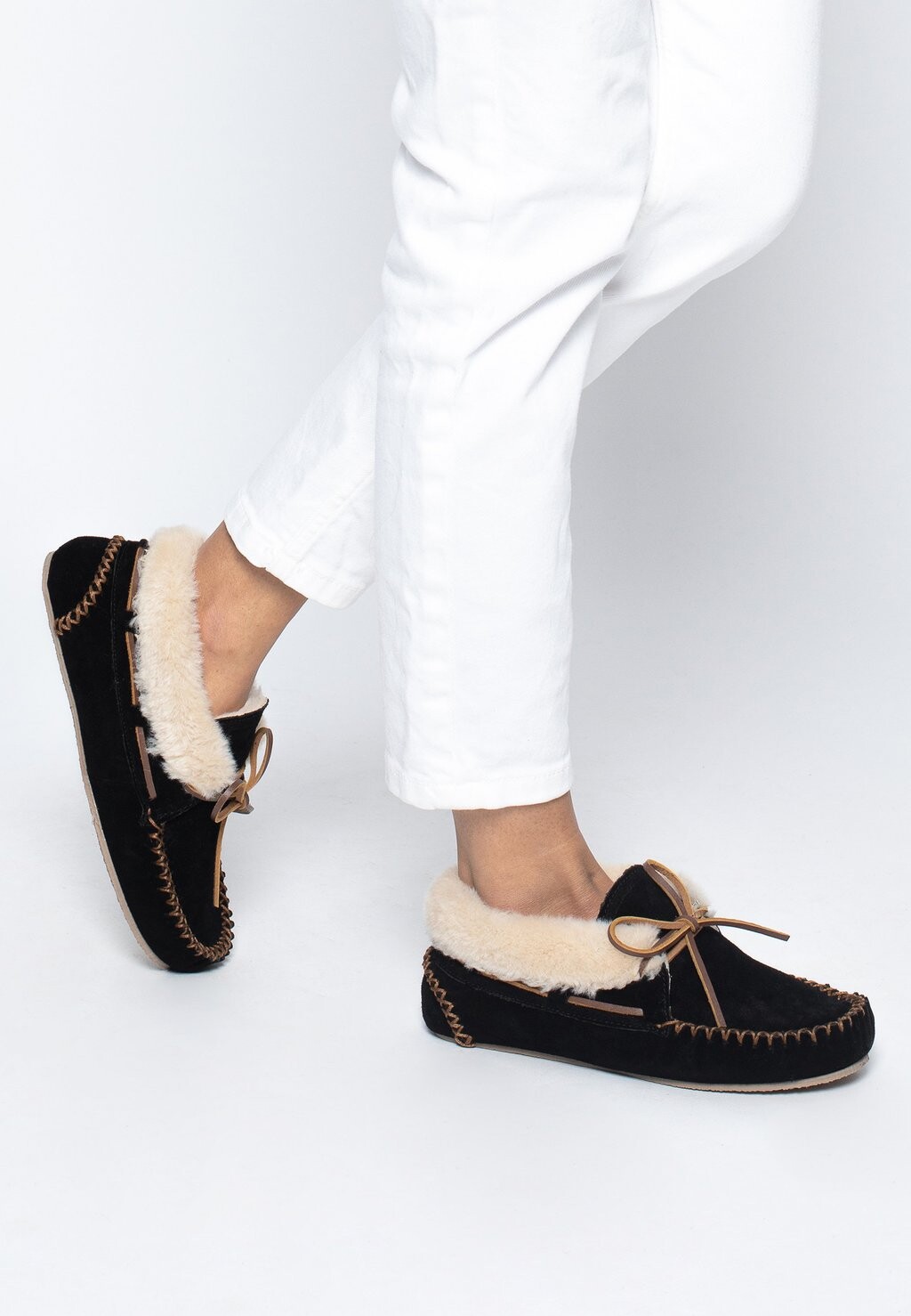 

Тапочки Minnetonka, черный