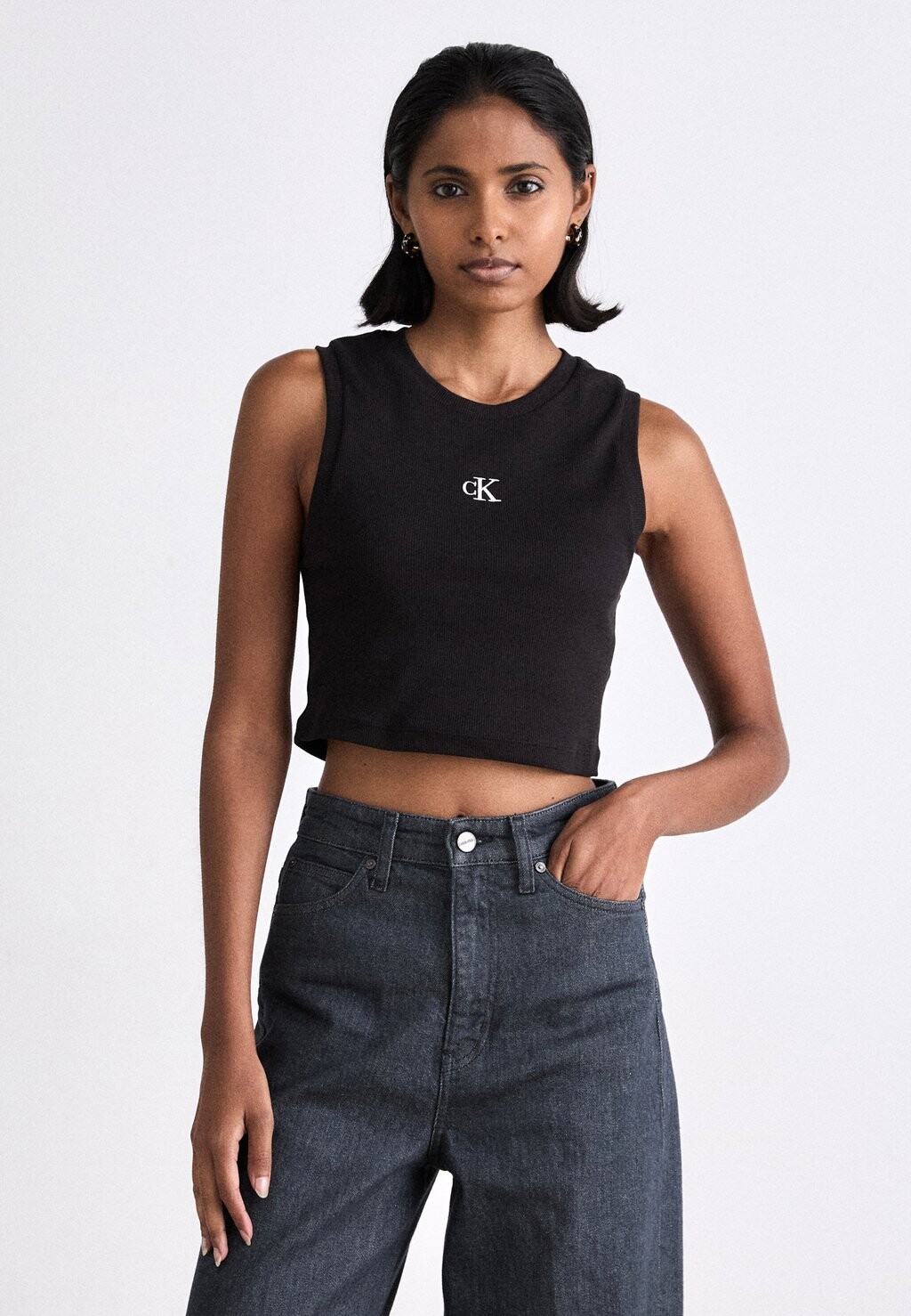 

Топ CROP TANK Calvin Klein Jeans, черный