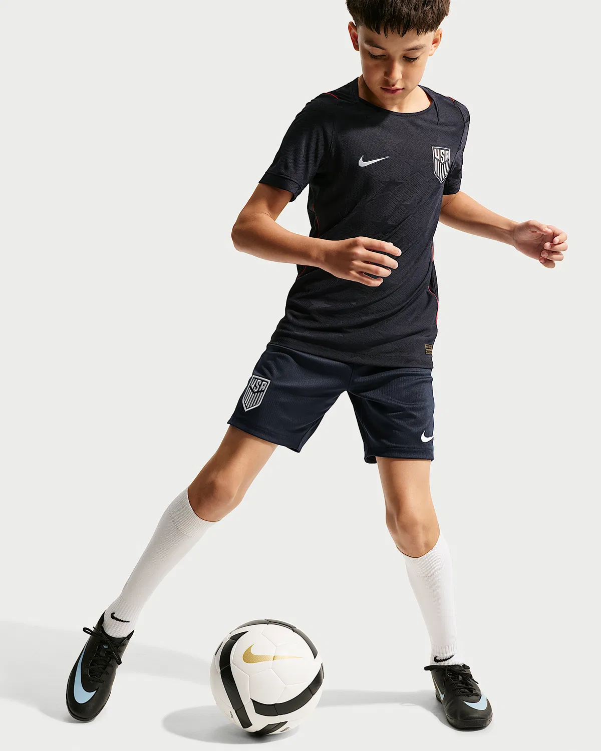 Большие детские шорты Nike Soccer Dri-FIT Replica USMNT 2026 Stadium Away, Dark Obsidian/University Red/Pure Platinum — фото 4