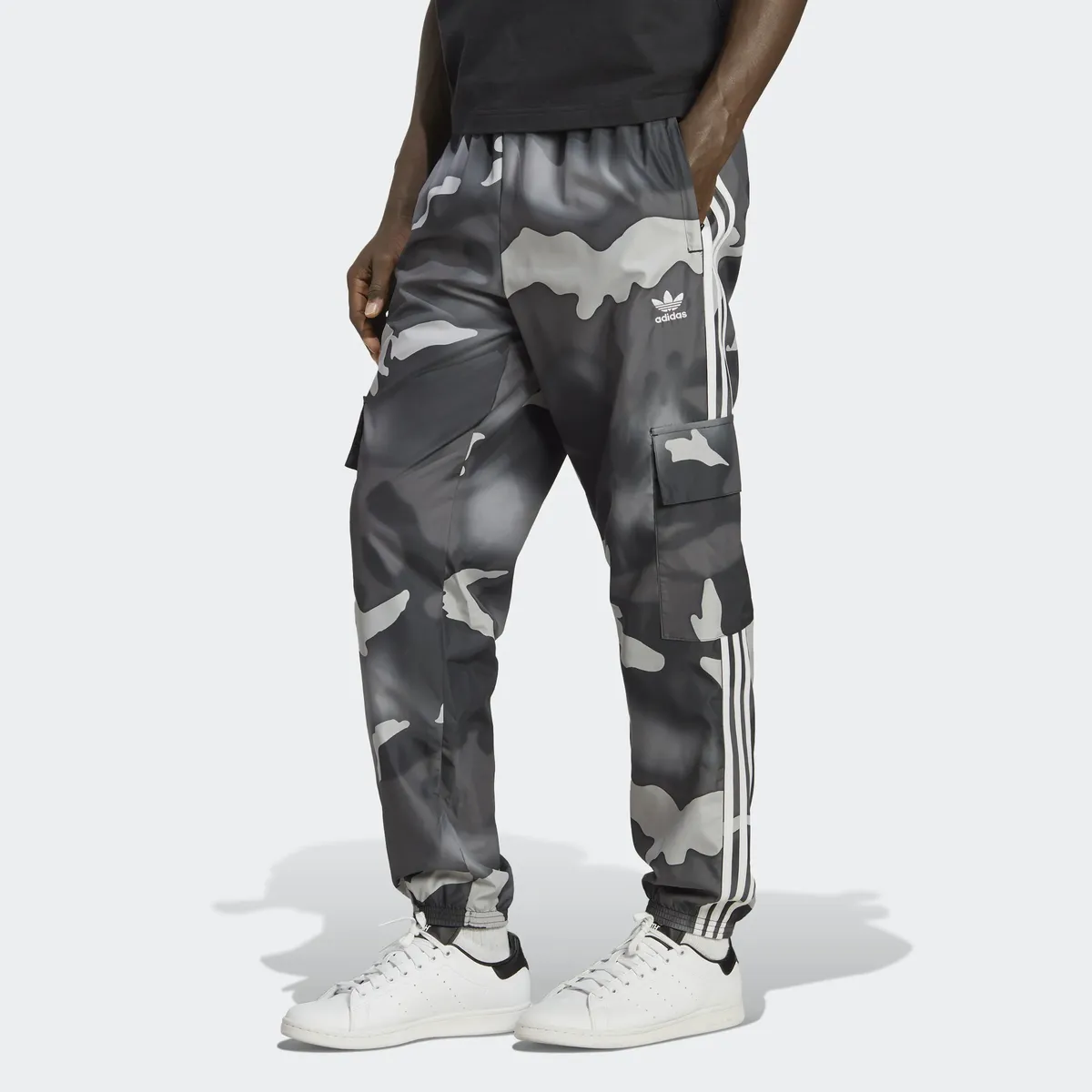 

Спортивные брюки Adidas Originals "GRAPHICS CAMO CARGO HOSE" (1 шт.), черный