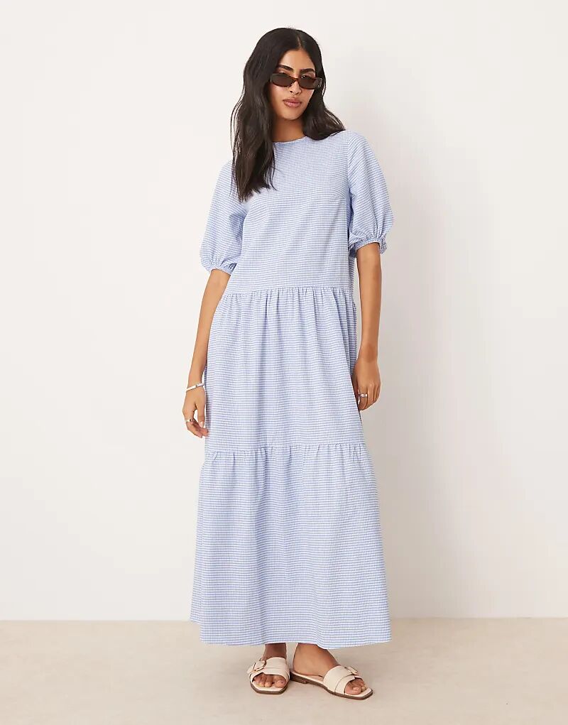 

Платье макси ASOS DESIGN с круглым вырезом, рукавами-буфами и многоярусной отделкой в синюю клетку в клетку