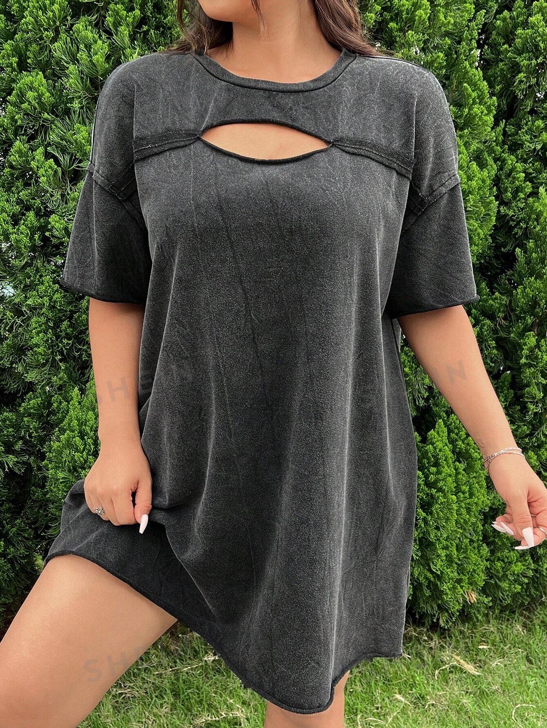 

EZwear Женское платье больших размеров из шифона с вырезом, воротником, снежинками и рваной отделкой Shein, черный