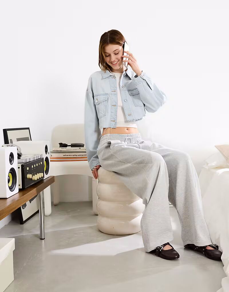

Укороченная джинсовая куртка Bershka светло-голубого цвета