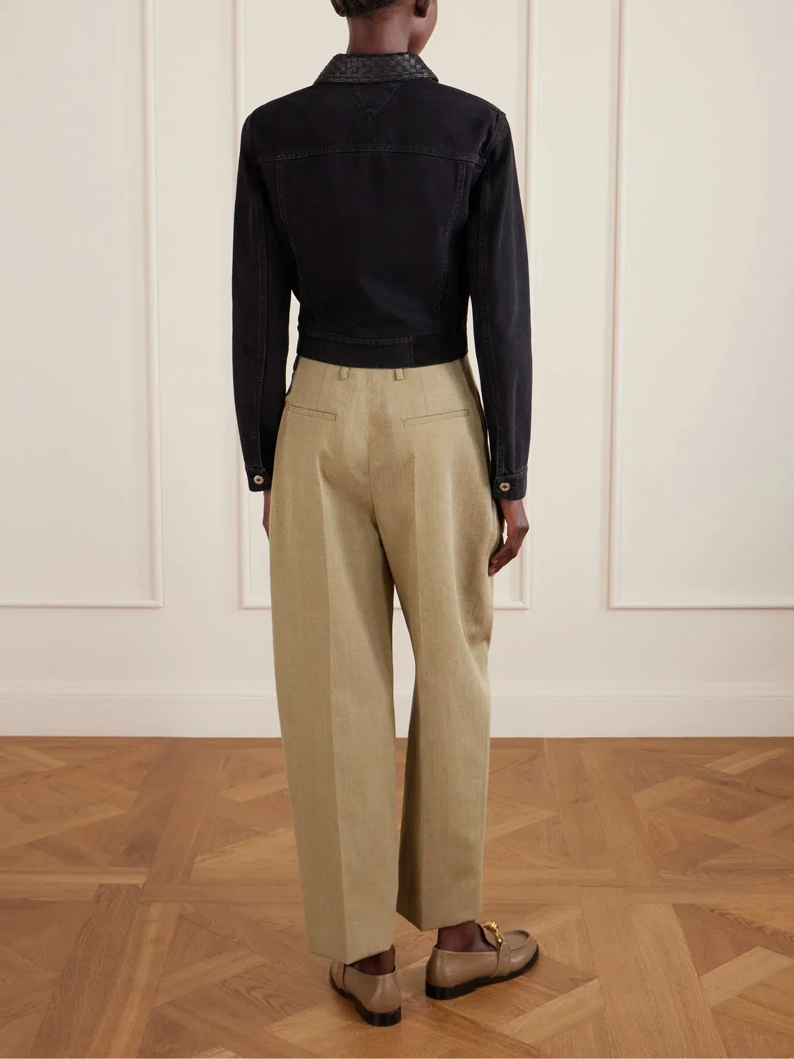 Джинсовая куртка с кожаной отделкой Intrecciato BOTTEGA VENETA, черный — фото 4