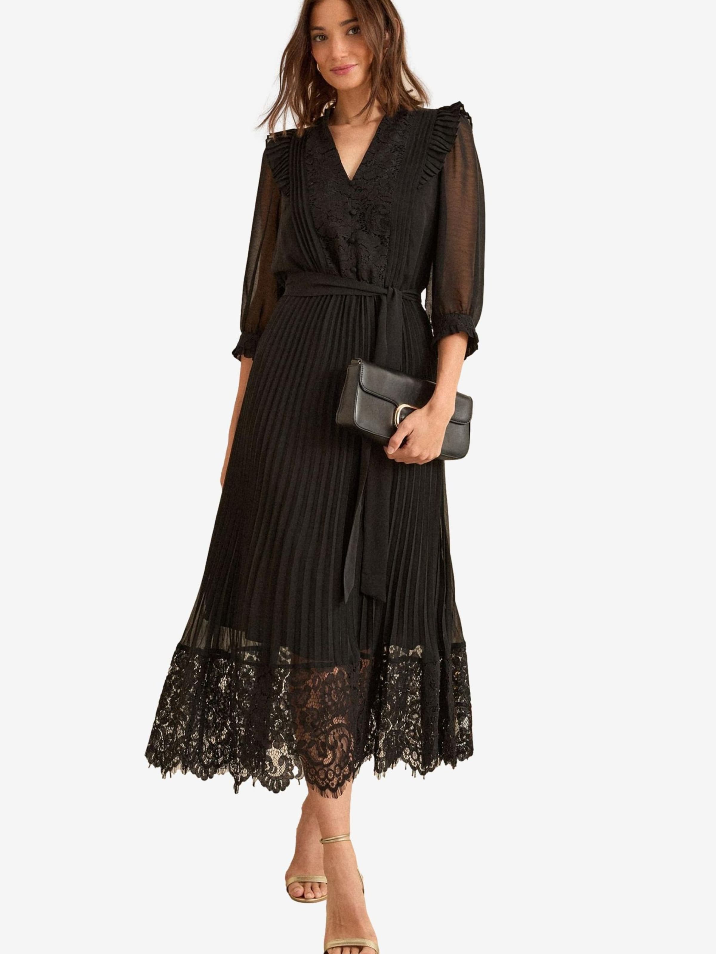 

Love & roses Платье в черном цвете