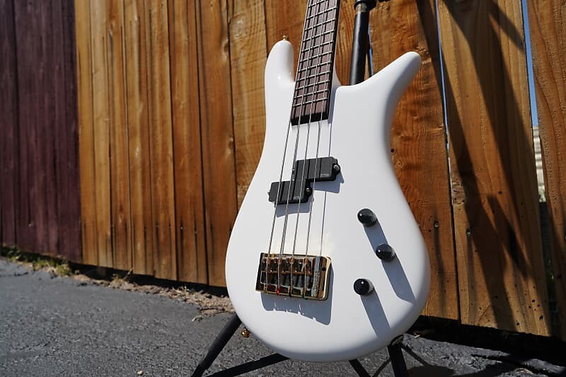

Басс гитара Spector Euro4 Ian Hill Signature 50th Anniversary White 4-String Electric Bass w/ Gig Bag