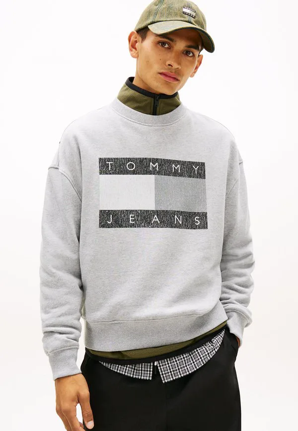 

Толстовка с нашивкой в виде флага в стиле 90-х. Tommy Jeans, Mid Grey Htr, Серый, Толстовка с нашивкой в виде флага в стиле 90-х. Tommy Jeans, Mid Grey Htr