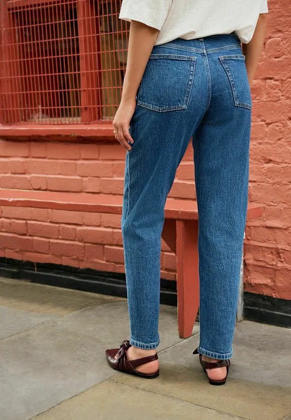 Удобные джинсы-«мом» для невысоких девушек Next, Denim Dark Blue