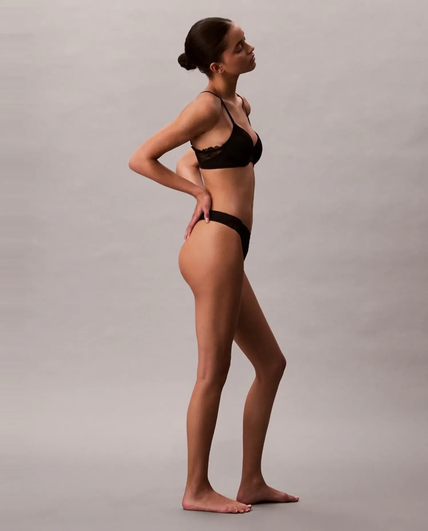 Женские индивидуальные стринги PERFECTLY FIT с кружевом Calvin Klein, черный — фото 3