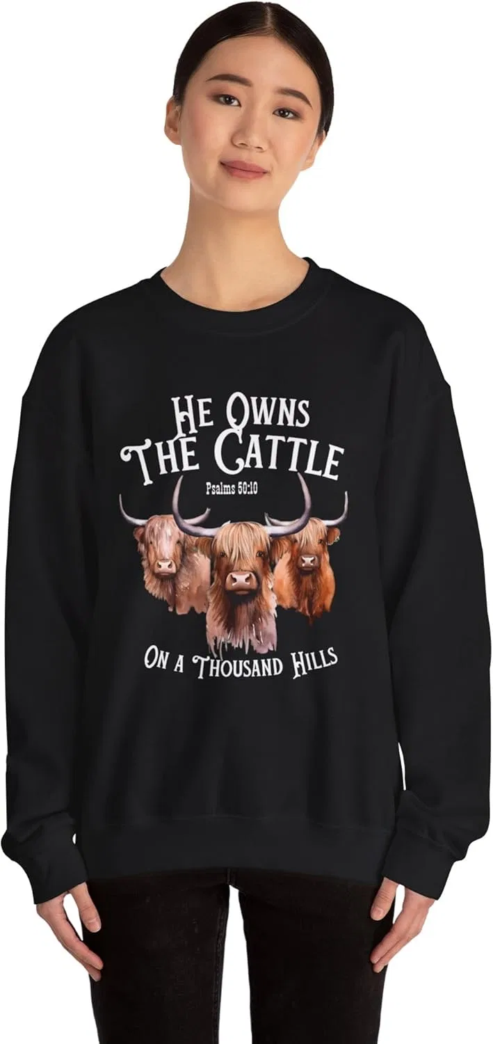 Свитшот унисекс Highland Cow, He Owns the Cattle, нейтральный джемпер с круглым вырезом, подарок для любителя коров, футболка с шотландской коровой, ферма GENERIC, черный — фото 4