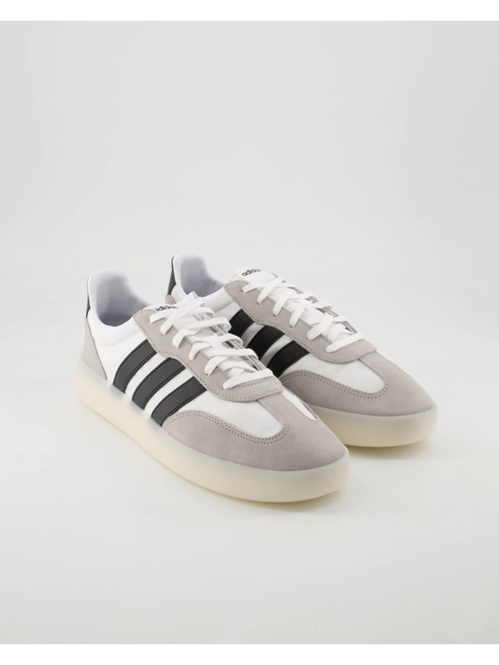 

Кроссовки на шнуровке adidas, белый