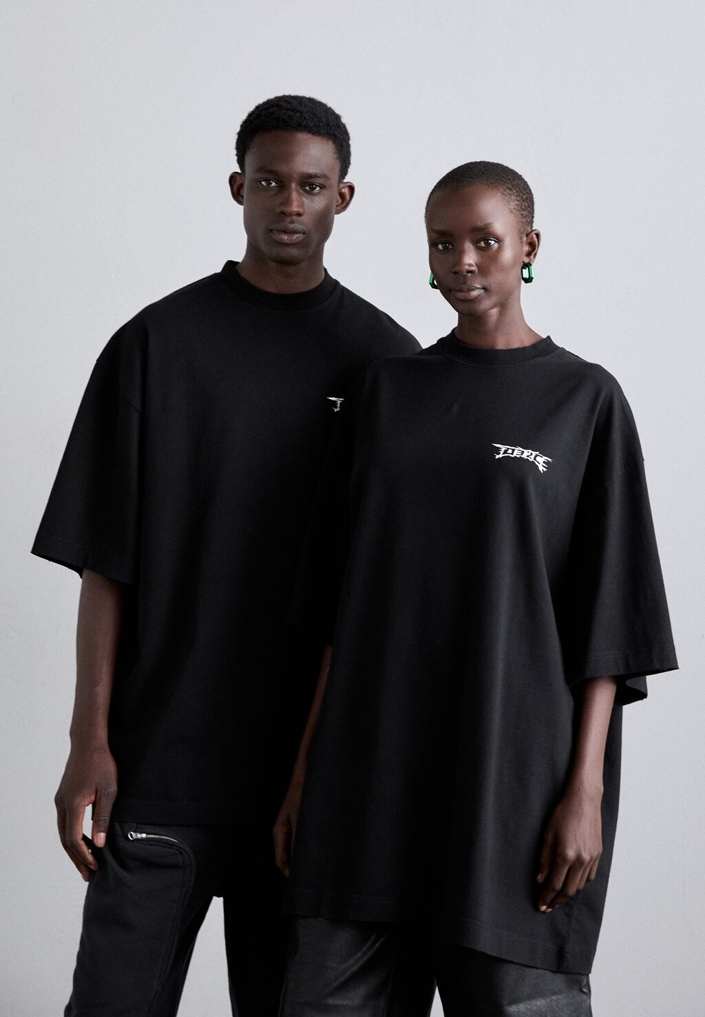

Принт на футболке NERVE SHATTER OVERSIZED UNISEX 032c, цвет Washed Black