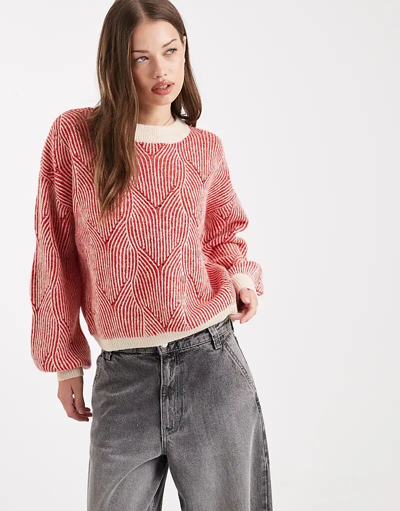 

Вязаный джемпер с текстурированными деталями в контрастных красных и кремовых тонах