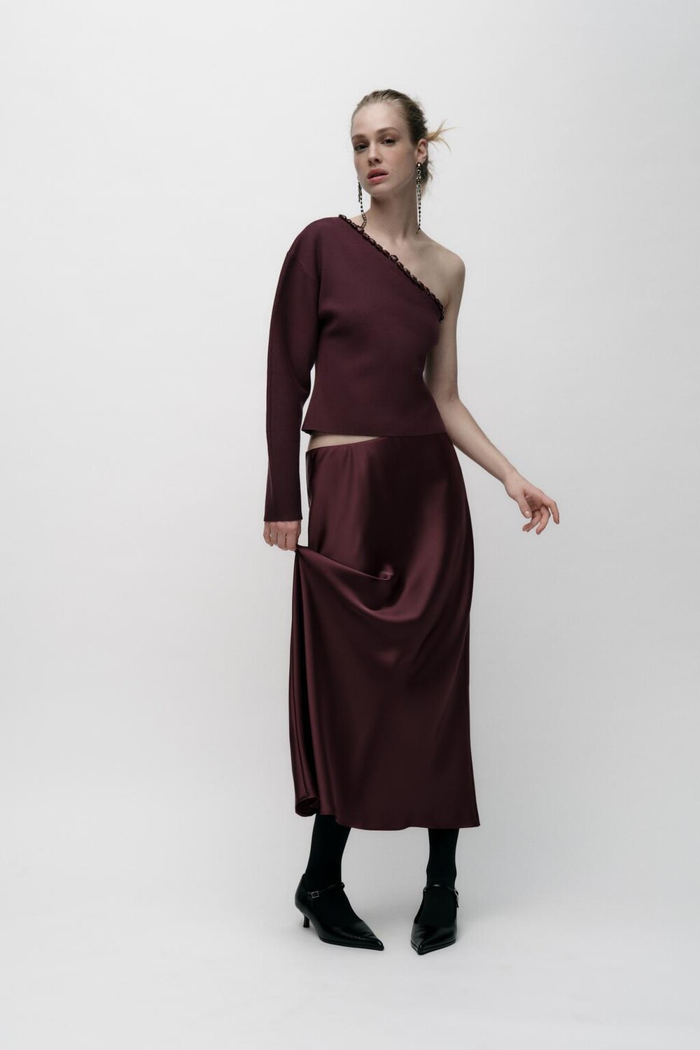 

Асимметричный вязанный свитер с шипами ZARA, цвет aubergine