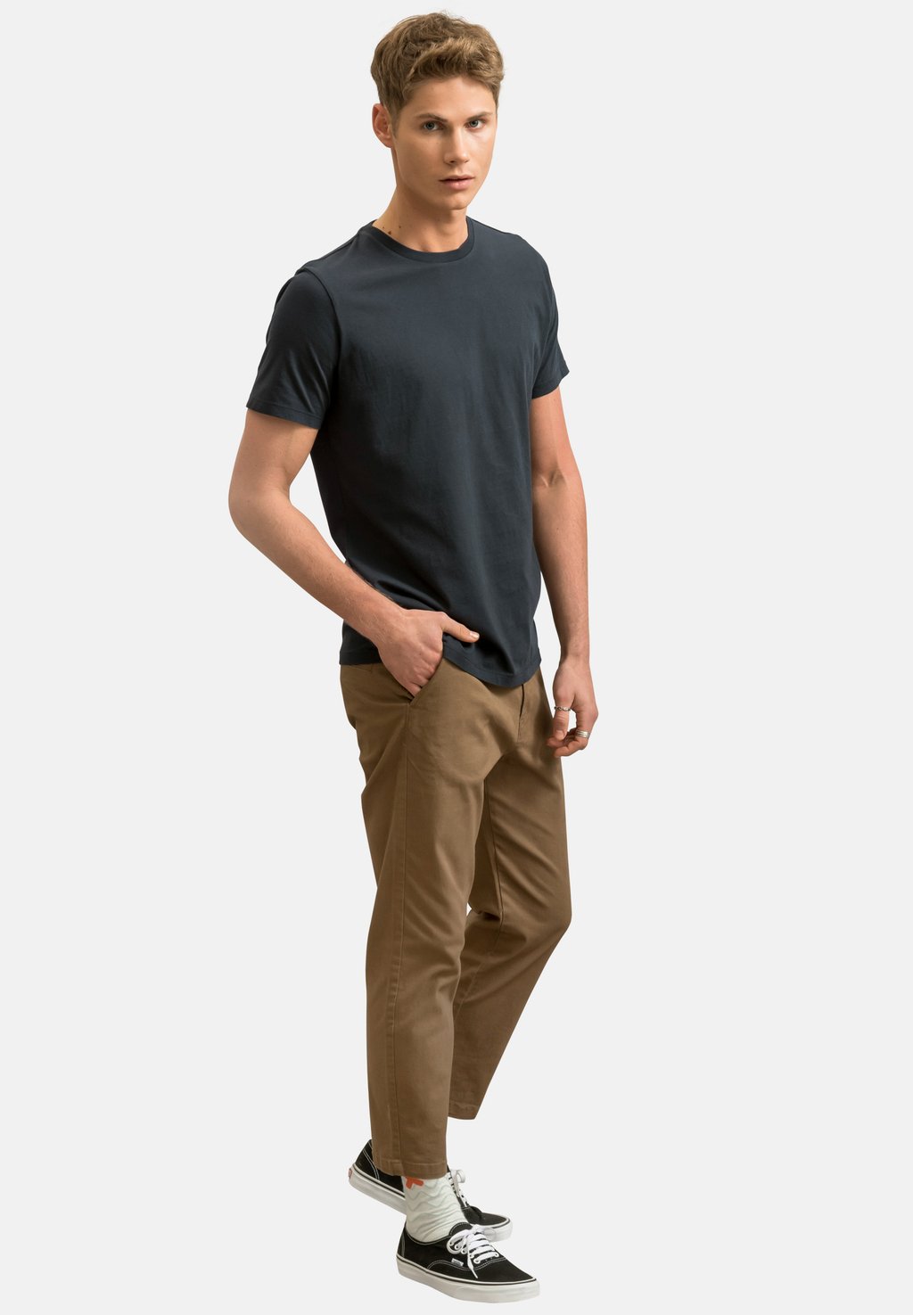 

Базовая футболка CREW NECK REGULAR FIT KAFT, металлик черный