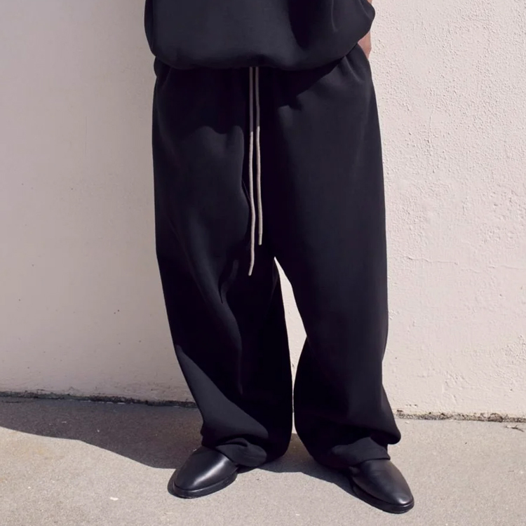 Футболка Core Collection Lounge Sweatpant Fear Of God Essentials, цвет Dark Wood Black/Black — фото 4