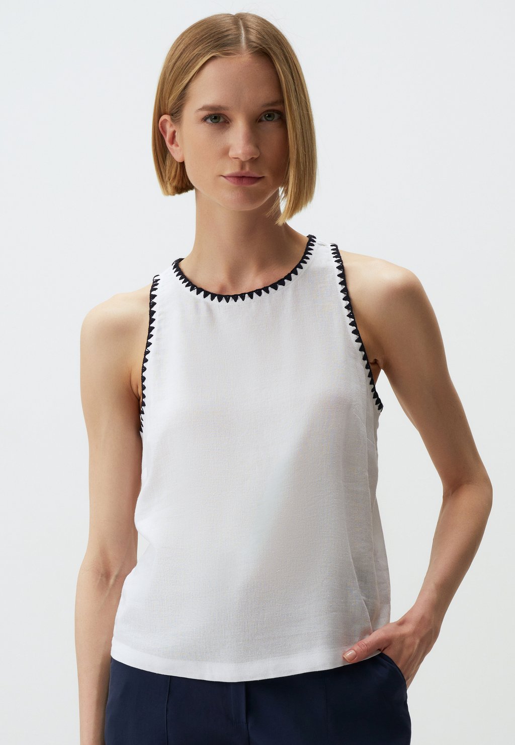 

Топ CREW NECK SLEEVELESS EMBROIDERED Jimmy Key, белый