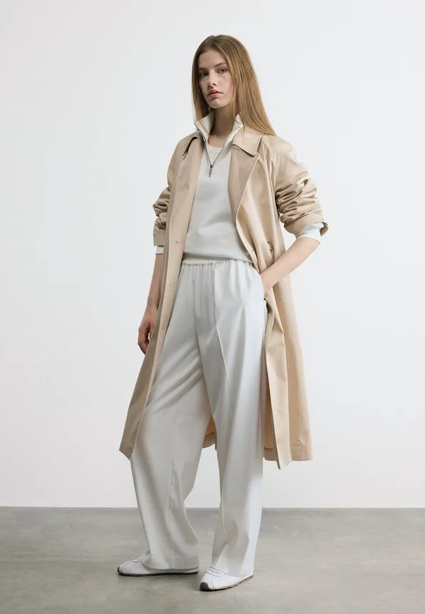 Тренчкот Lacoste, Lionne