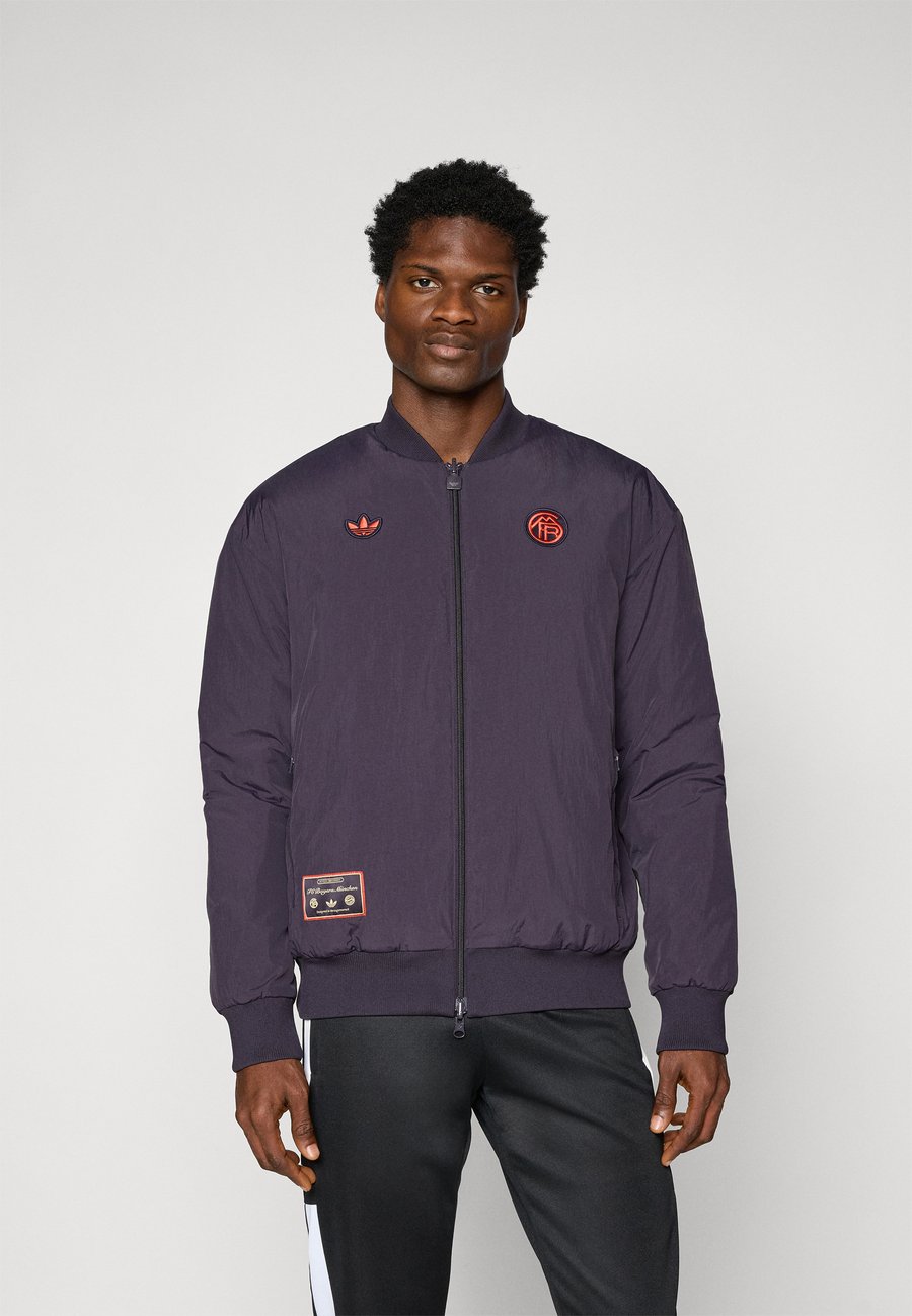 

Куртка Adidas Originals FC BAYERN MUNICH ICON JACKET, Aurora Black/Base Green/Black