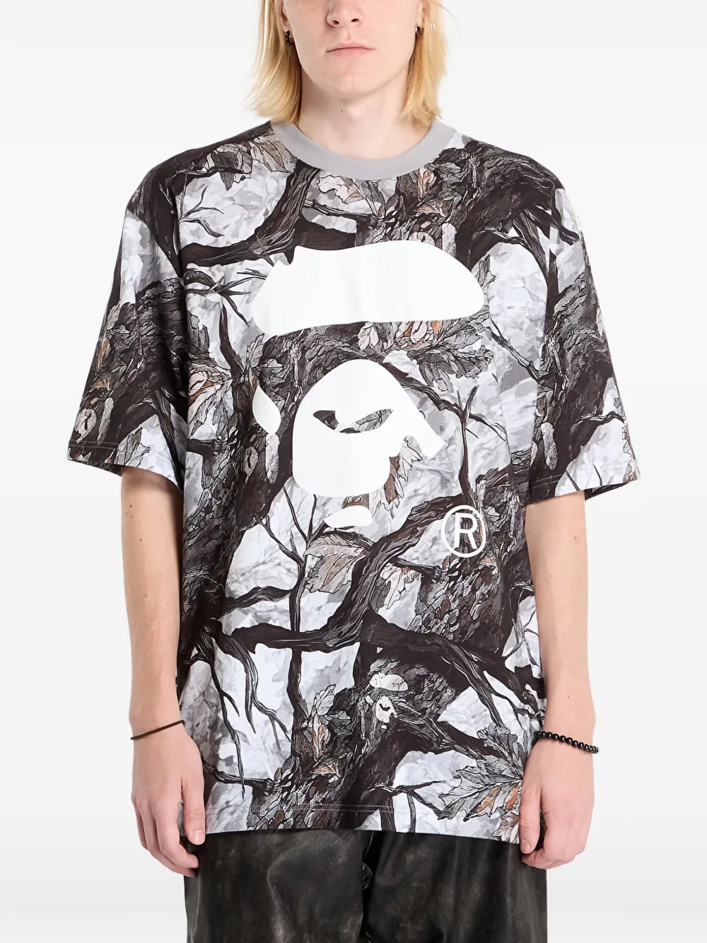 Футболка с камуфляжным узором Tree Edge и принтом Ape Face A Bathing Ape, белый — фото 4