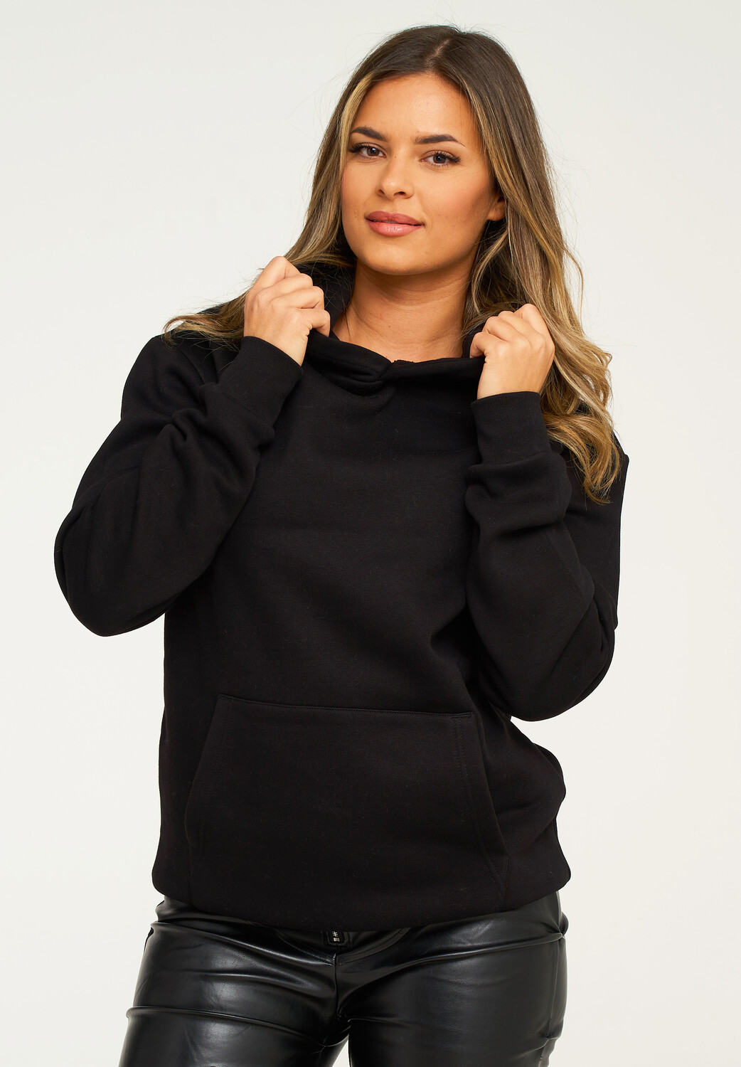 

Толстовка behype Kapuzenpullover BHPERTH Basic Oversize Einfarbig, черный