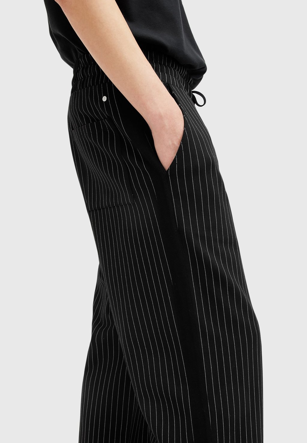 

Спортивные брюки AllSaints, черный