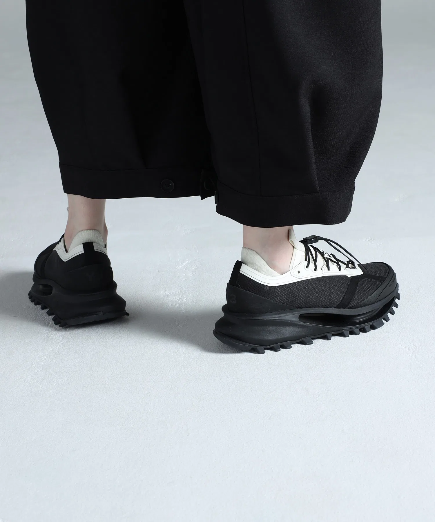 Унисекс кроссовки Y-3 S-GENDO TRAIL чёрные с белым — фото 4