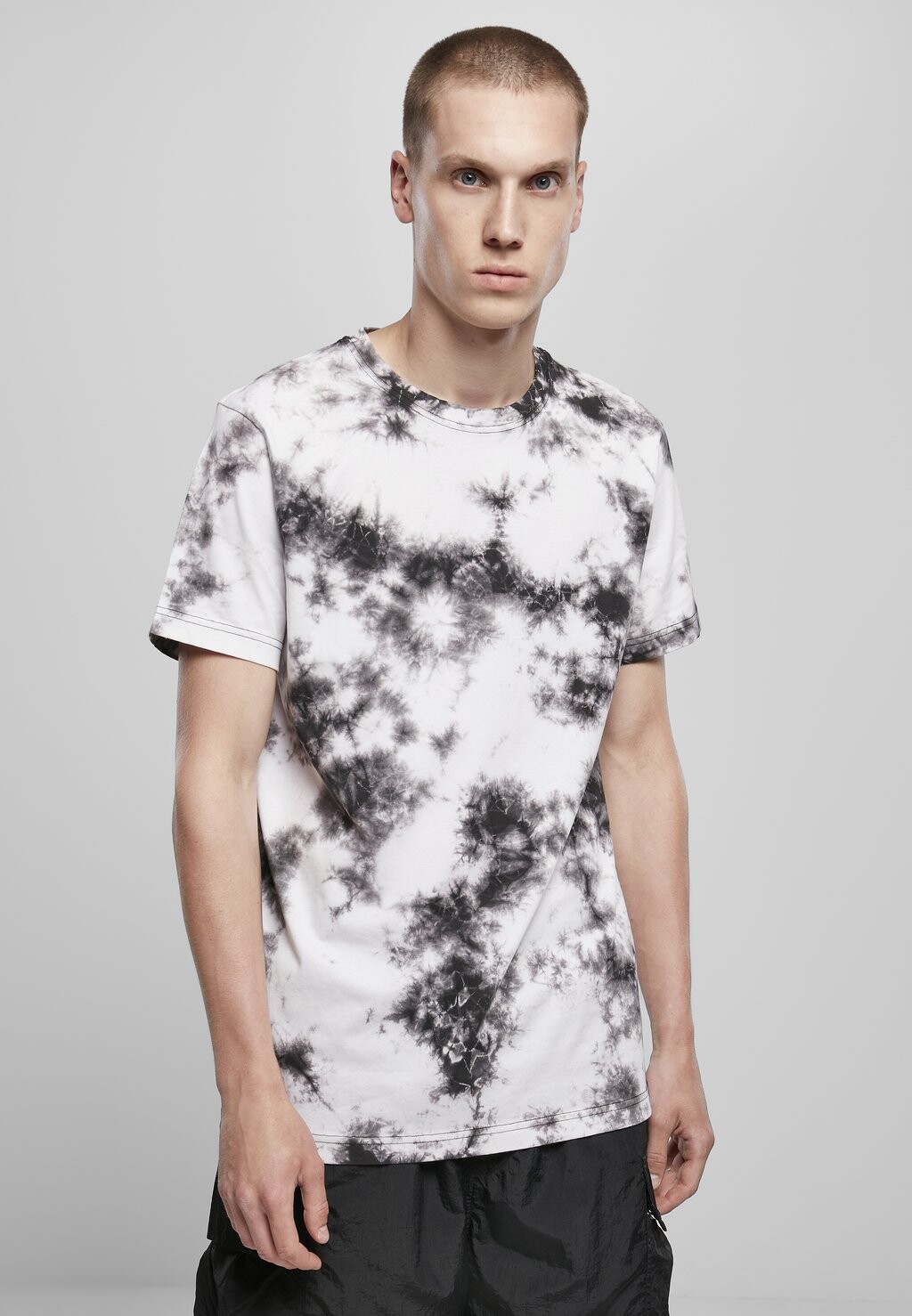 

Футболка с принтом Black Tie Dye Tee Urban Classics, цвет white/black
