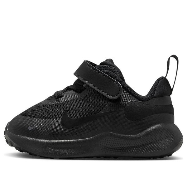 

Революция кроссовок 7 Nike, черный